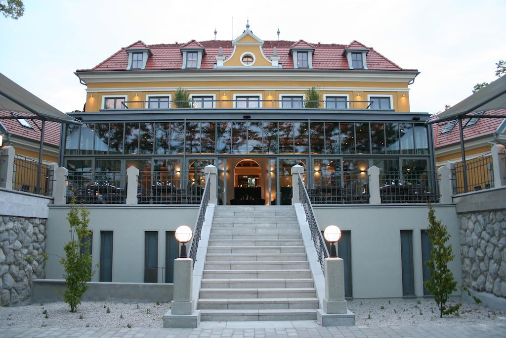 Hotel Albrecht Bratislava Ngoại thất bức ảnh